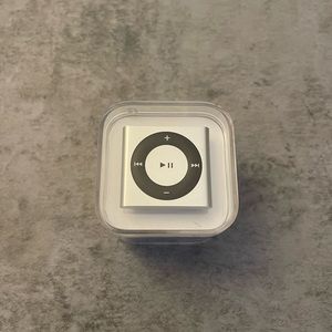 Silver 2GB iPod Shuffle 4th Generation (2010) Unopened